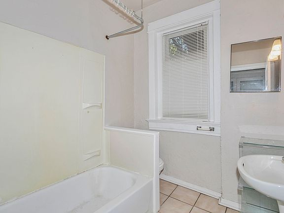 3rd image of 2832 Peery Ave #817693
