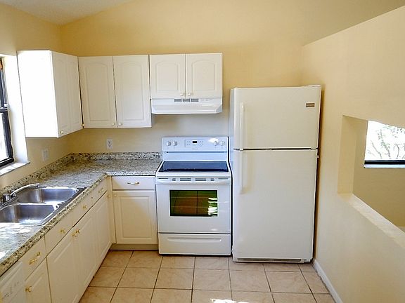 3rd image of 24 Peachtree Pl