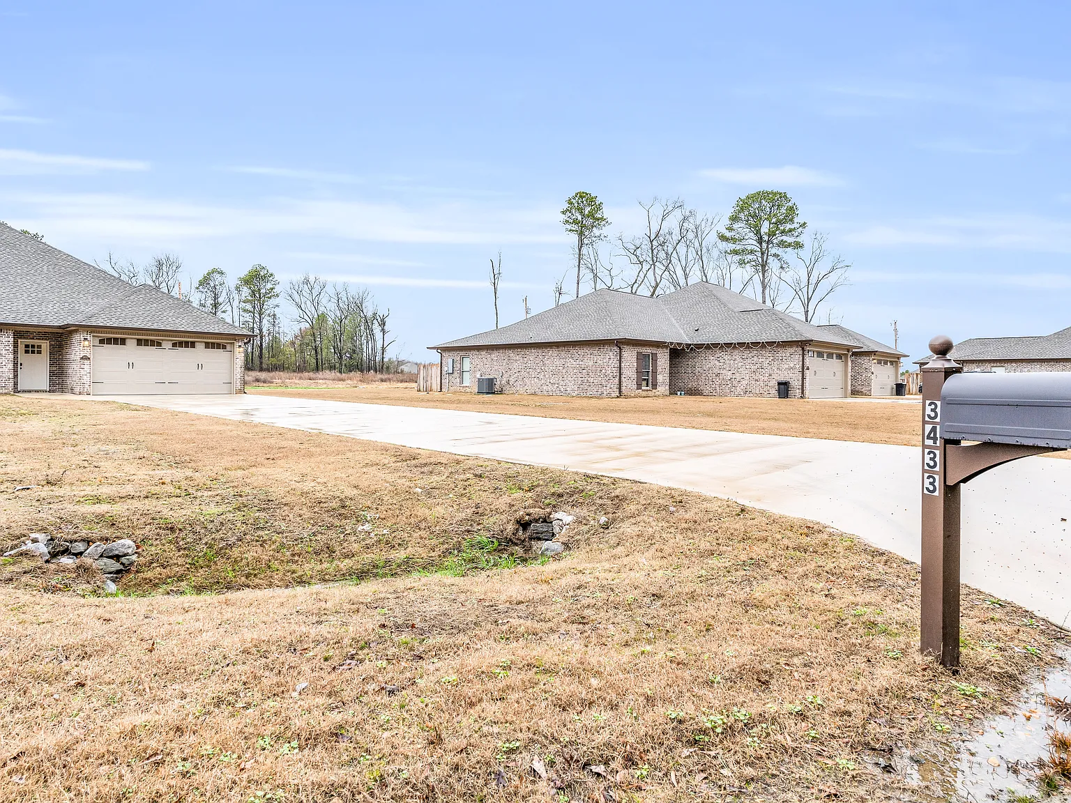 3 bed, 1800 sqft, $1,815 — Photo 2