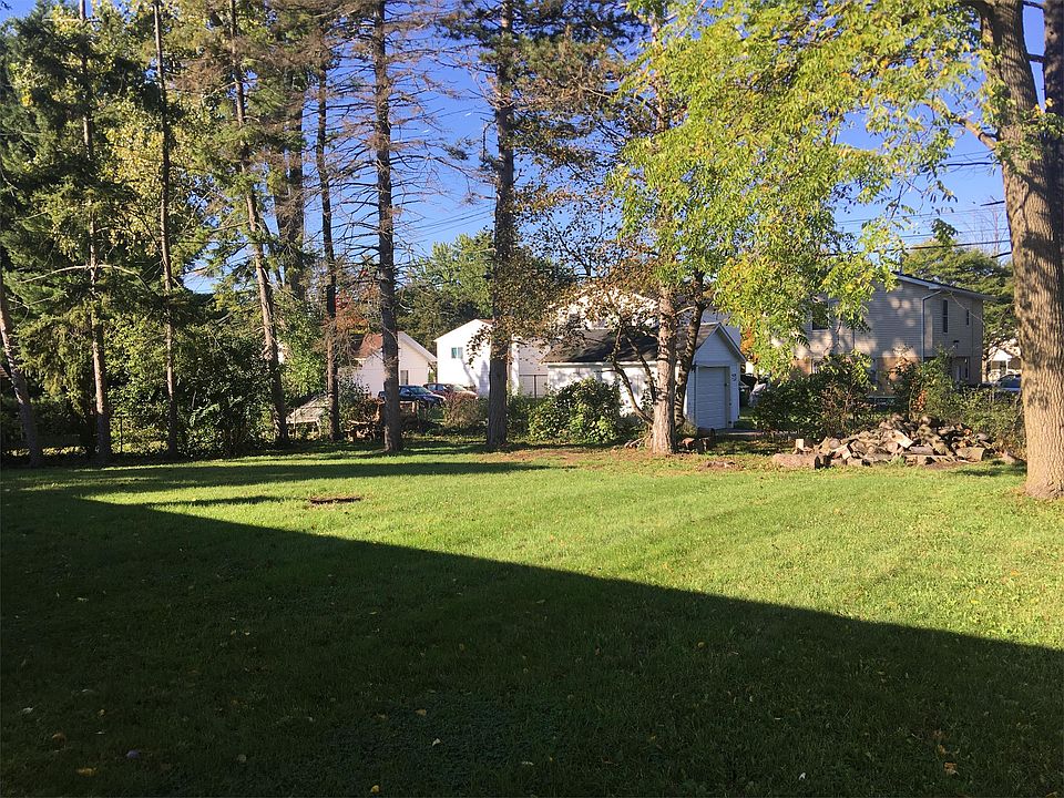 2nd image of 539 N Hagadorn Rd