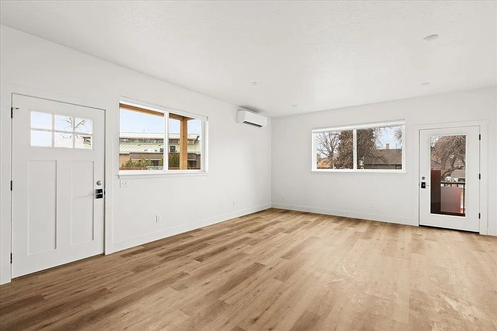 2 bed, 873 sqft, $1,800 — Photo 3