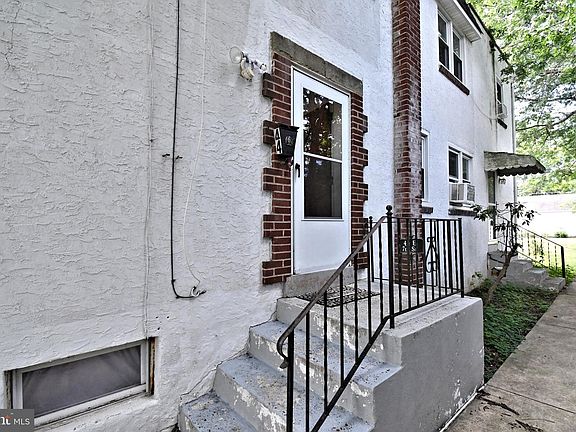 4th image of 44 E 7th St