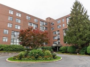 Hampton Place, Chestnut Hill, MA 02467