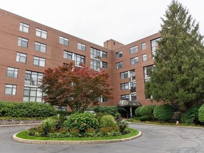 79 Florence St APT 402S, Chestnut Hill, MA, 02467