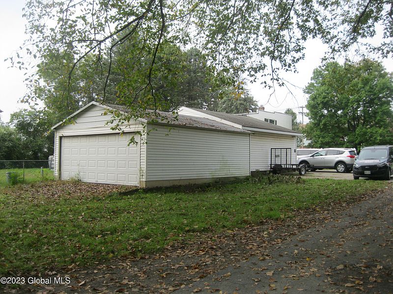 4th image of 611 Saratoga St