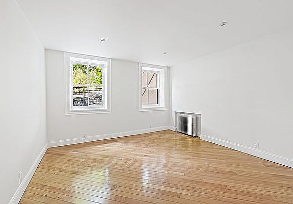 4th image of 122 Carroll St #1