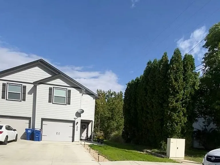 220 W Maple St #B — Photo 2