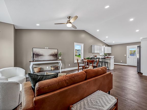 3rd image of 285 Aspen Hill Dr