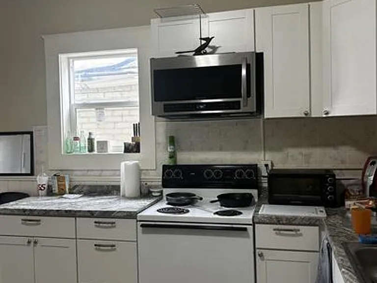 1249 E 2nd St — Photo 2