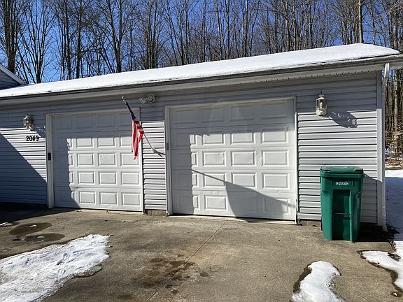 5th image of 2049 N Park Ln