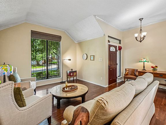 4th image of 2609 Creekside Way