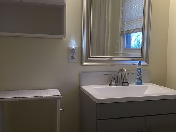 5th image of 22 Shirley Ct