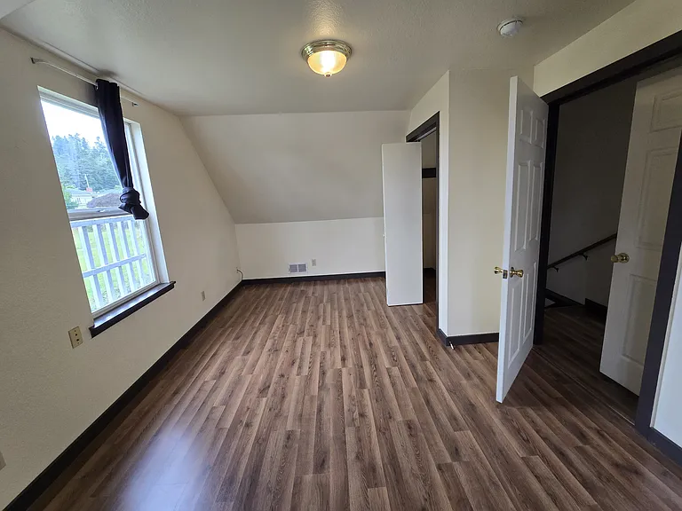 524 Main St — Photo 17