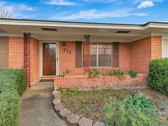 3rd image of 711 Northgate Rd