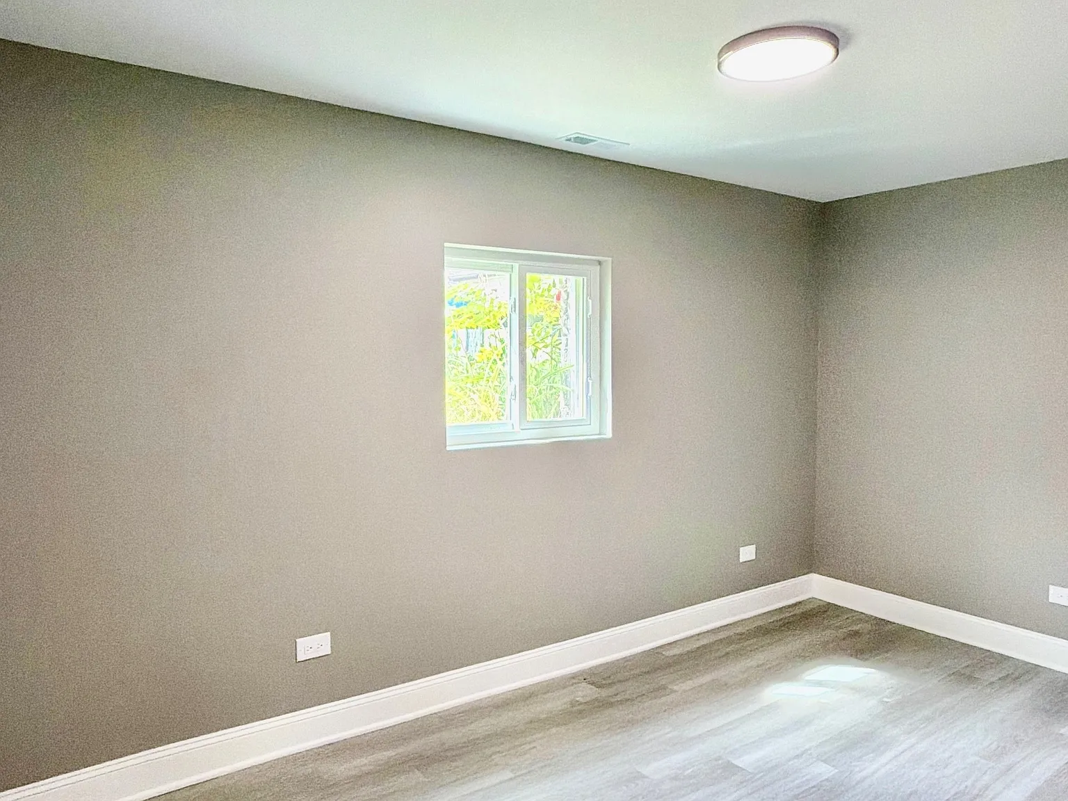 3 bed, 1100 sqft, $1,700 — Photo 4