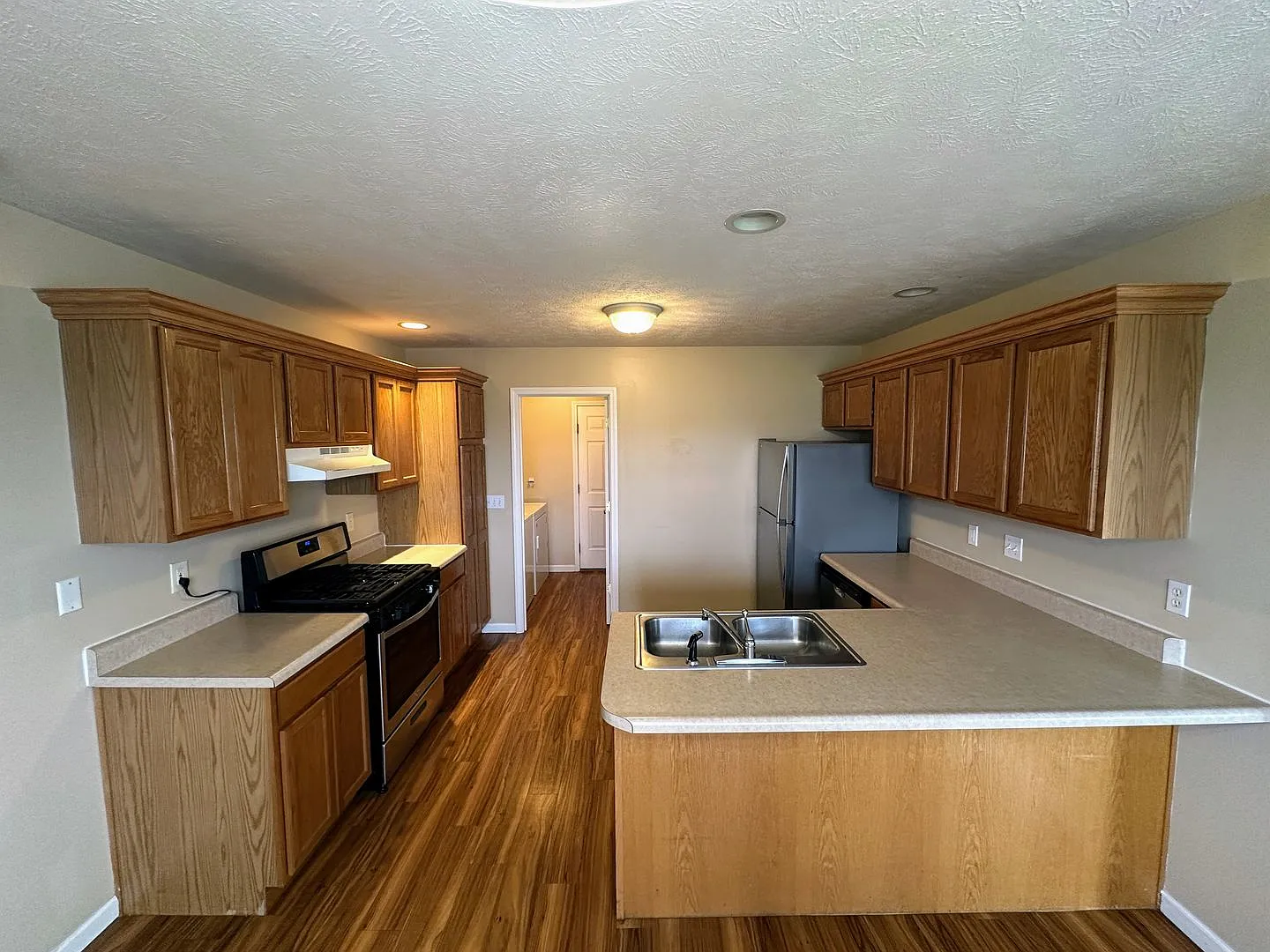 $200 Gift Card! 3-bed home available in Savoy! — Photo 3