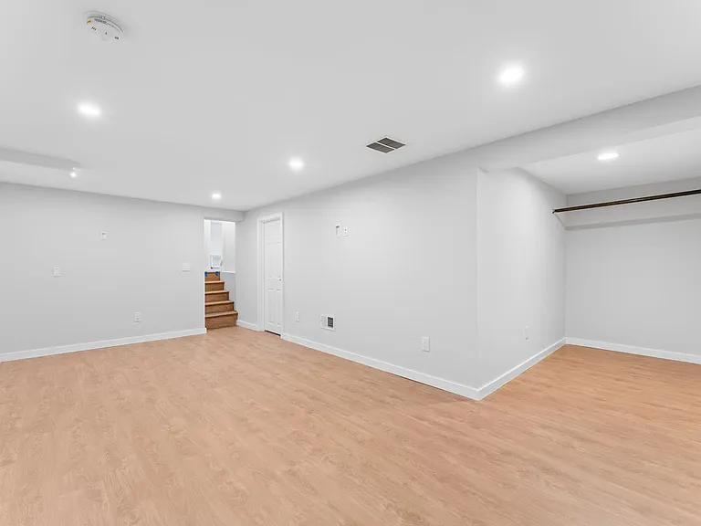 8 Brook Way — Photo 26