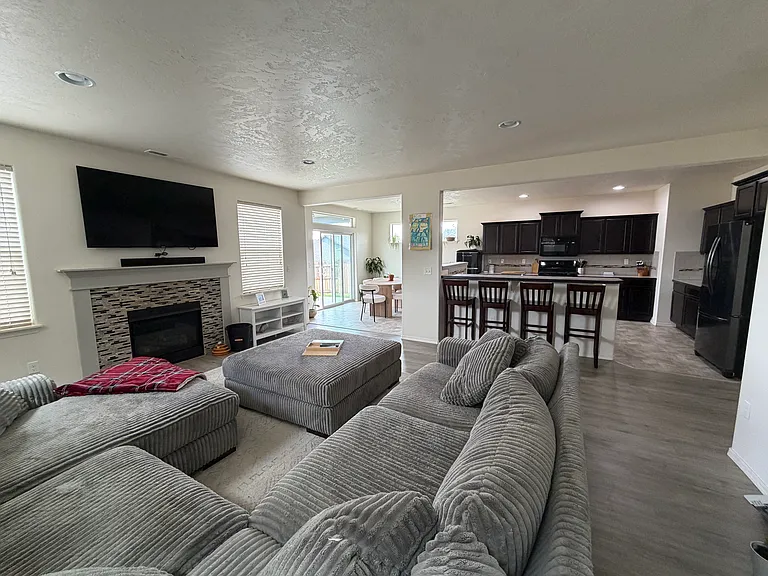 3577 SW Pumice Stone Ave — Photo 10