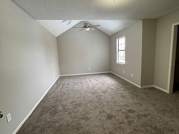 5th image of 510 NE 6th St APT D
