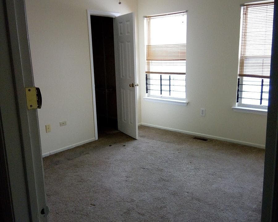 2nd image of 345 Kingsbridge Ct