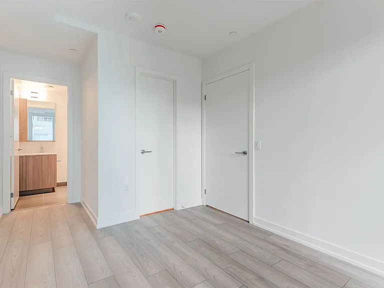 223 Redpath Ave — Photo 150