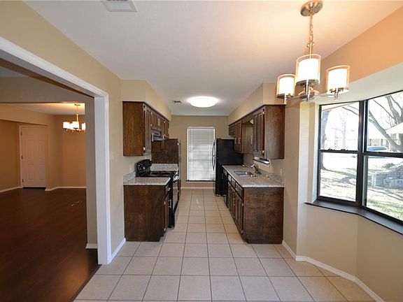 5th image of 209 Hacienda Dr