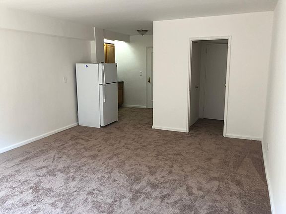 2nd image of 44 Fleetwood Ave APT 4J