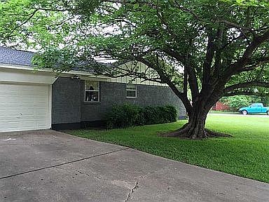 2nd image of 120 Redbud Trl