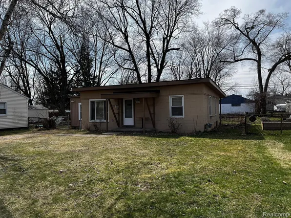 12097 Cavell St, Livonia, MI 48150