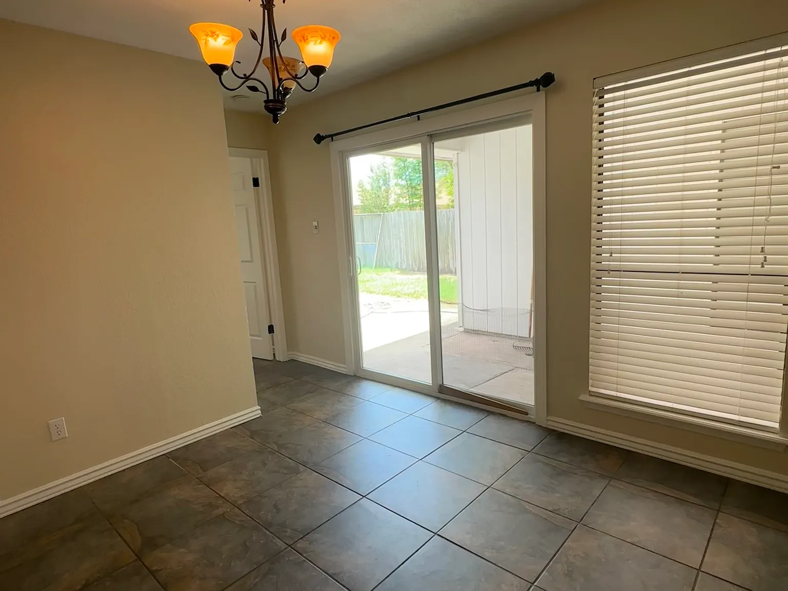 3 bed, 1373 sqft, $1,900 — Photo 3