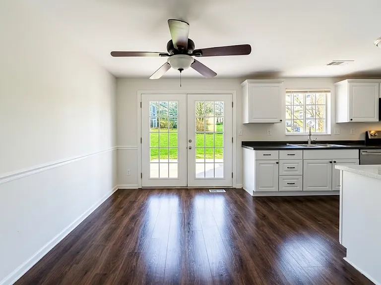 114 Drexel Dr — Photo 3