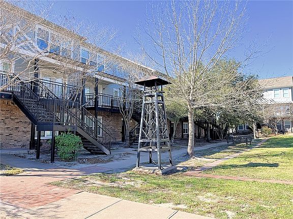 2nd image of 1725 Harvey Mitchell Pkwy S APT 2023