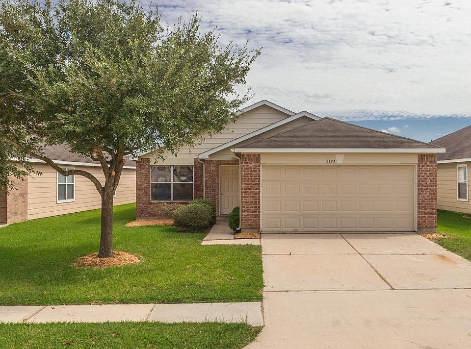 1st image of 2123 Pine Croft Dr