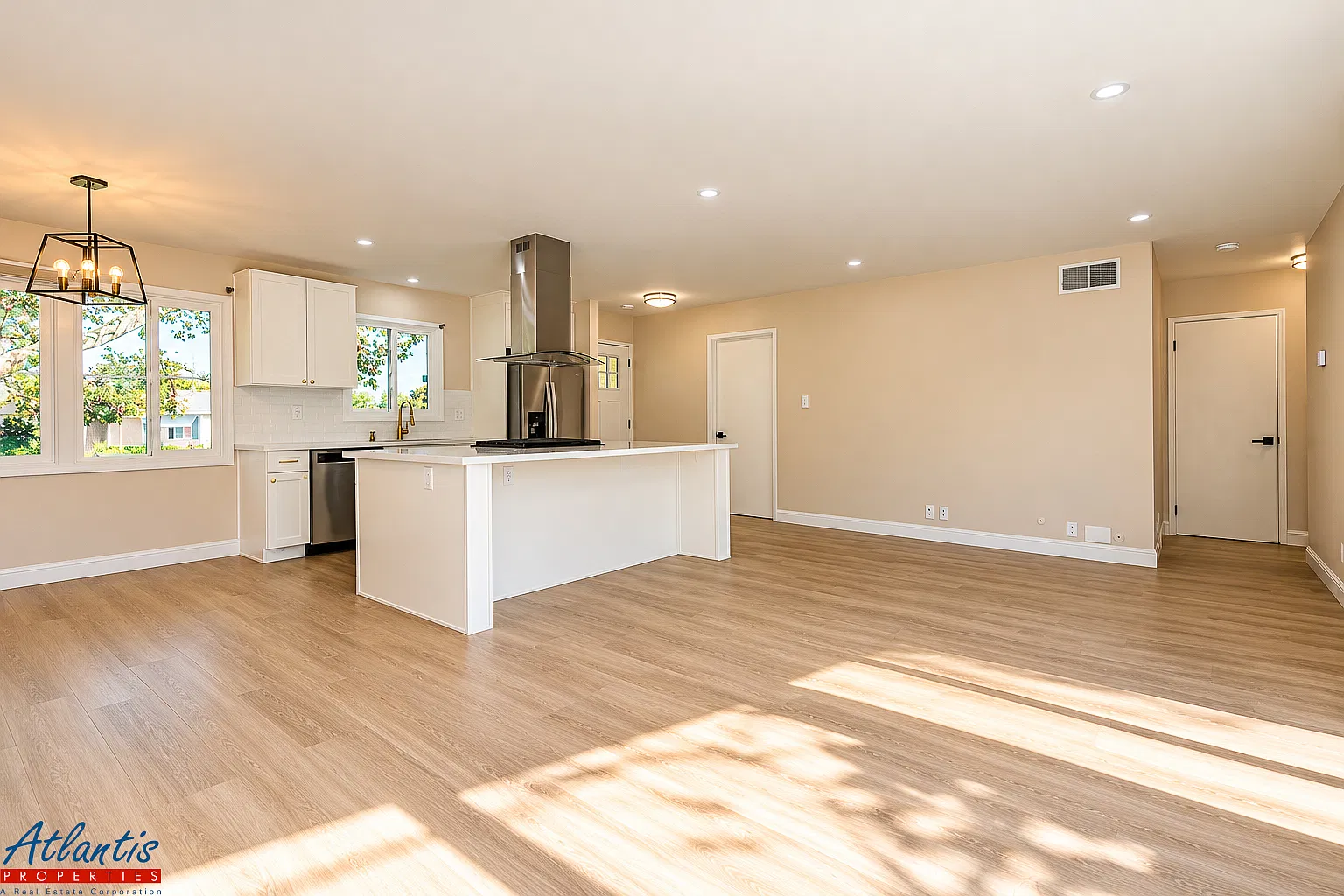 4 bed, 1289 sqft, $6,445 — Photo 4