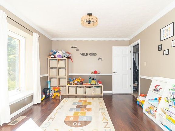 3rd image of 773 Suzanne Ct