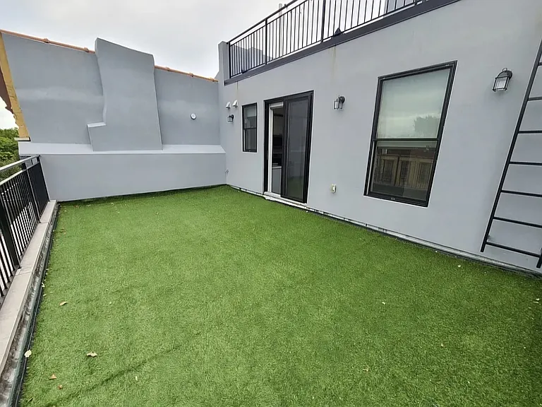 669 Mac Donough St #PENTHOUSE — Photo 11