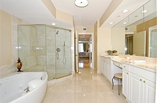 3rd image of 20201 E Country Club Dr APT 1408