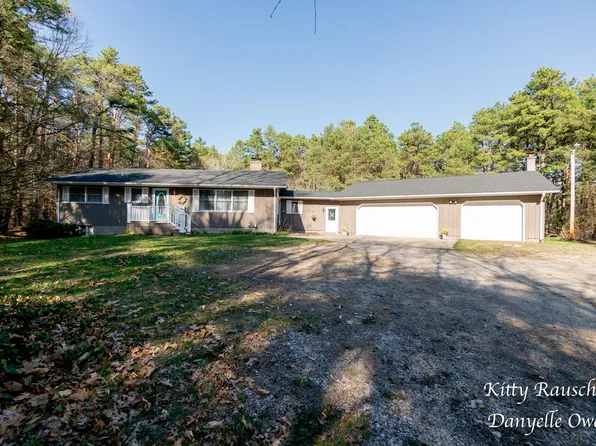 4570 E Porter Rd, Fruitport, MI 49415