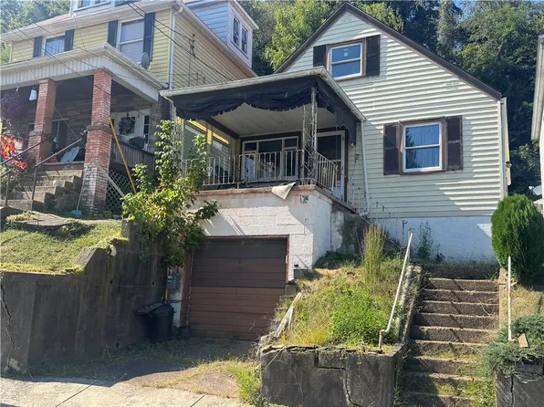 734 McKinley Ave, East Vandergrift, PA 15629