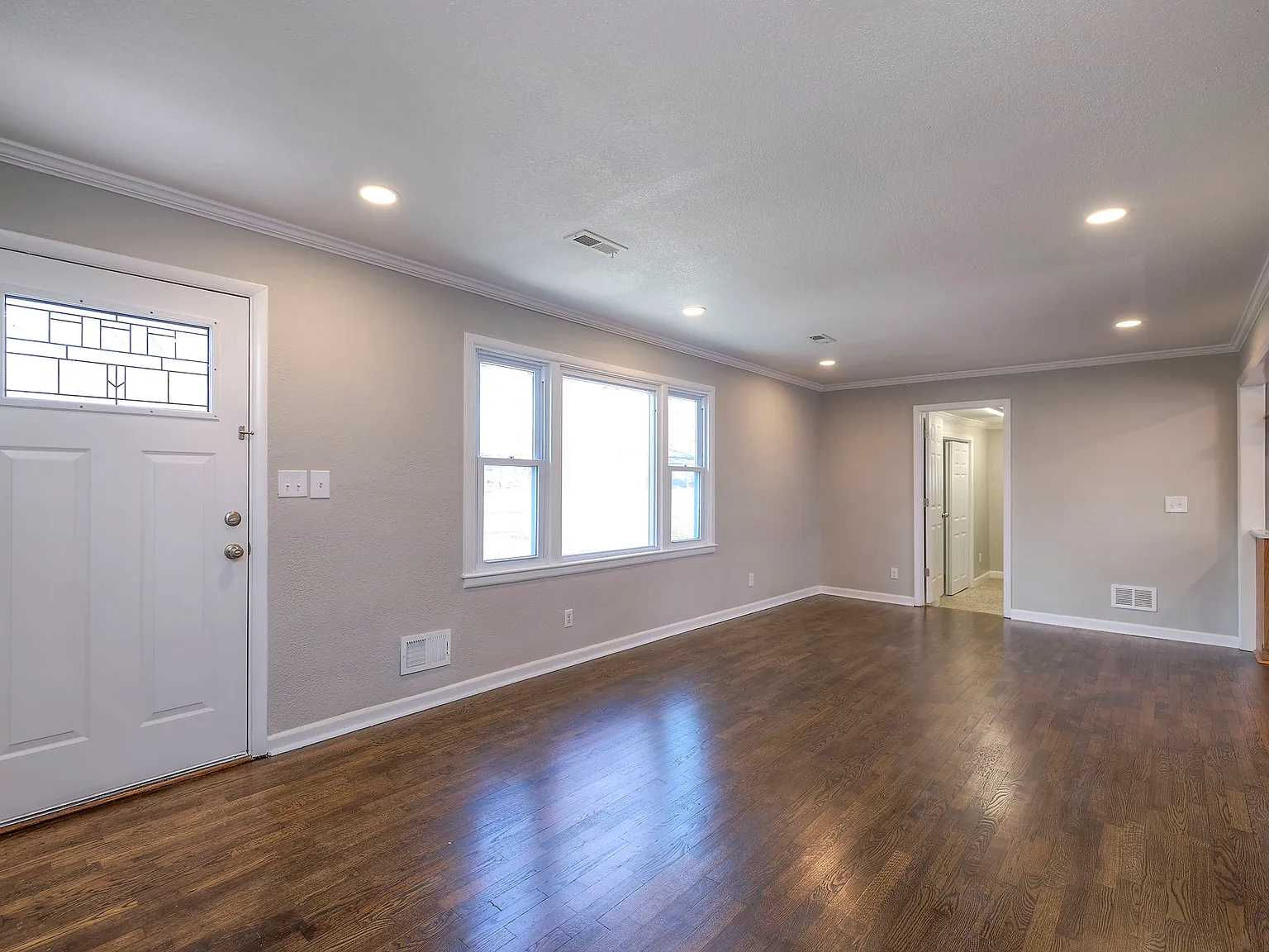 4 bed, 1500 sqft, $2,675 — Photo 3