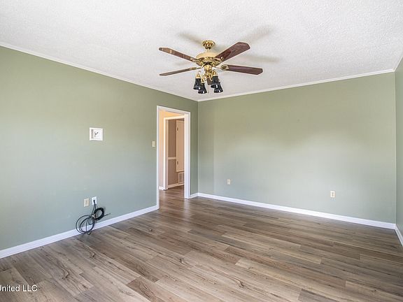 3rd image of 121 Reservation Dr