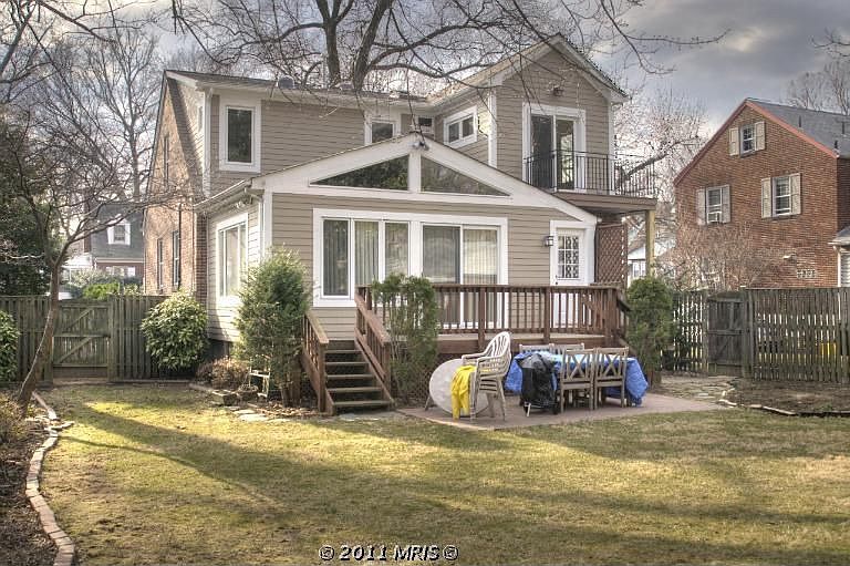 2nd image of 223 N Oakland St