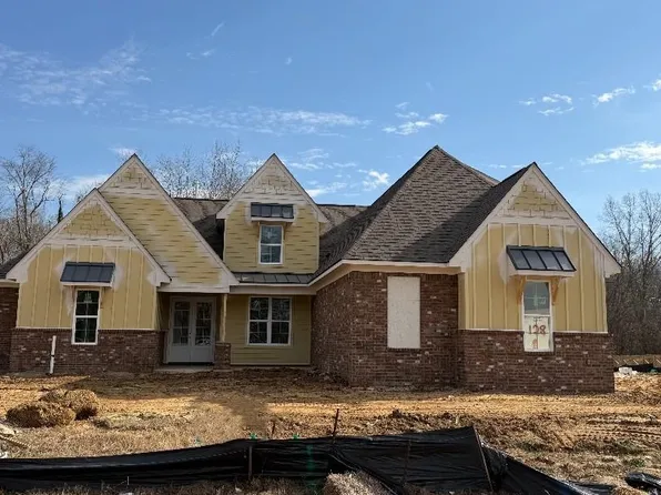 100 Drake Dr, Piperton, TN 38017