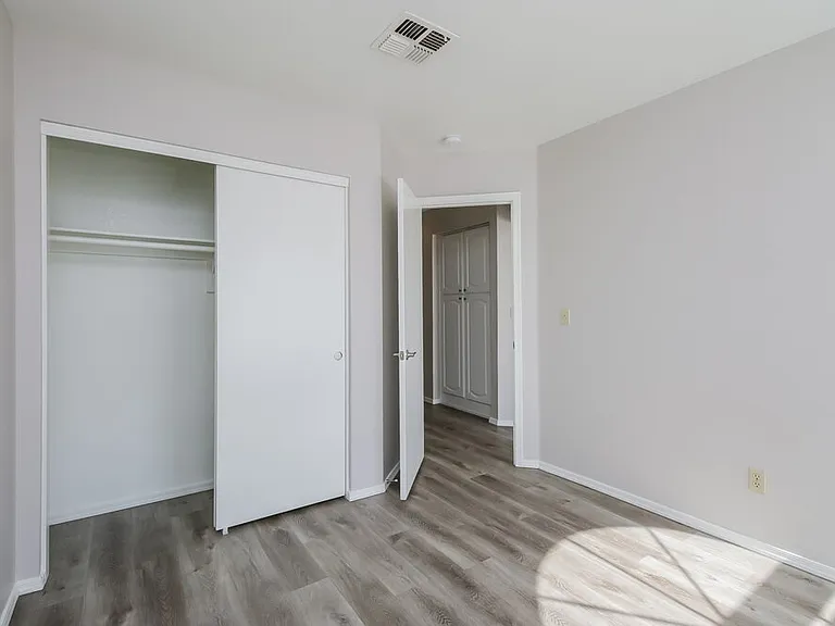 2282 W Park Ave — Photo 14