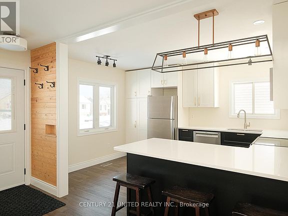 3rd image of 123 Towerhill Rd #5