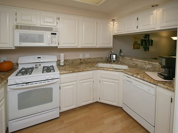 4th image of 2110 De La Vina St Unit 6