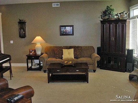 4th image of 2261 Falconview Dr