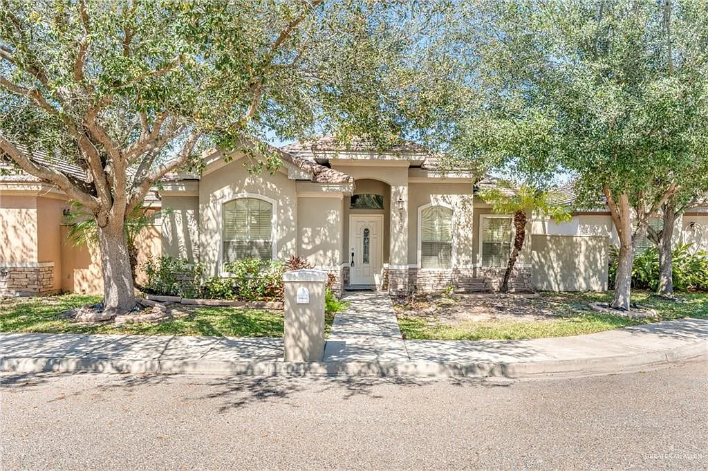 3 bed, 2.0 bath, 1842 sqft, $2,850 — Photo 1