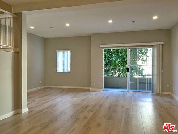 2nd image of 10650 Moorpark St APT 102