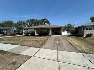 134 Kingsbury Ln, Tonawanda, NY 14150